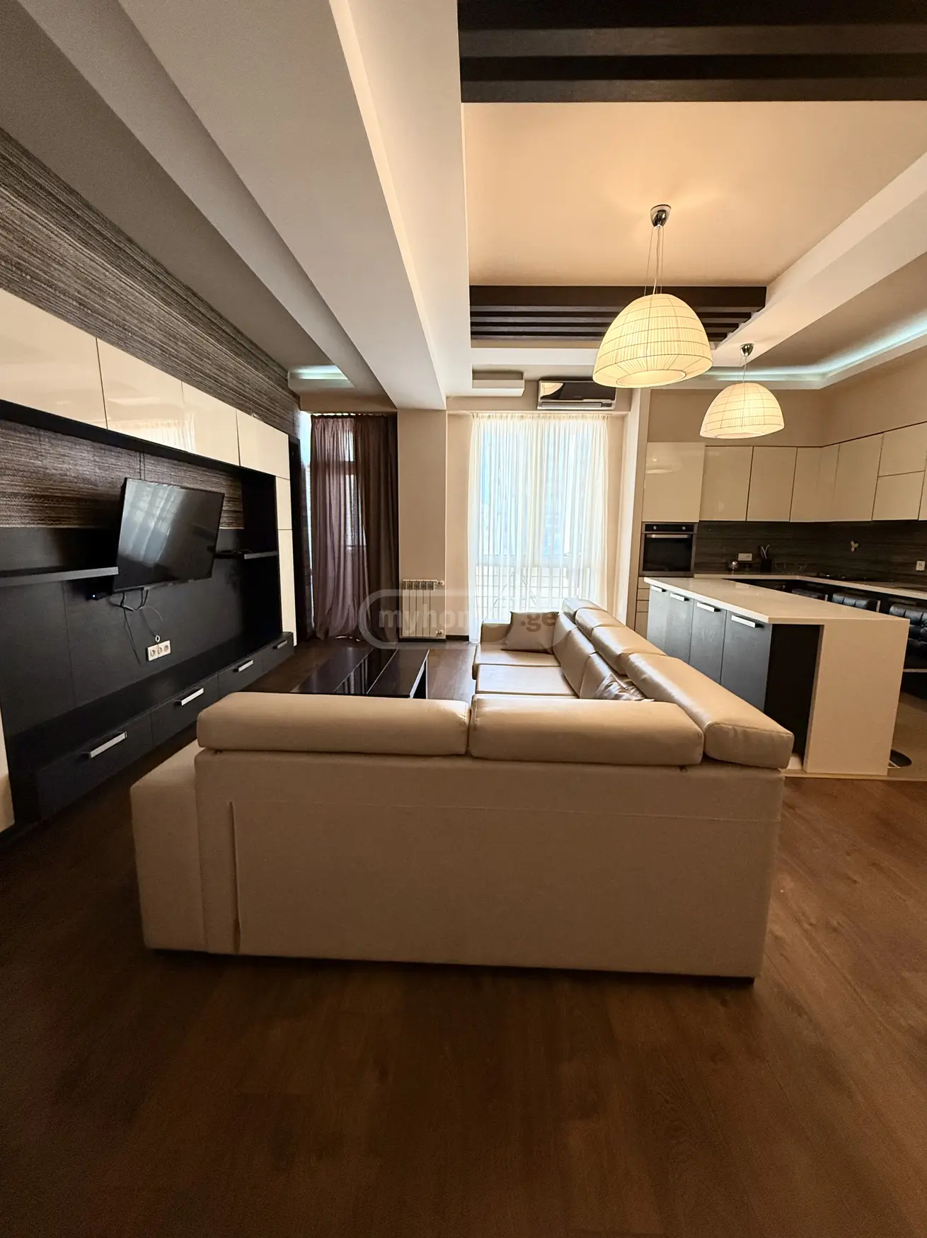 Сдаётся 3 комнатная  Квартира в Ваке