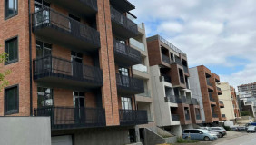 იყიდება 3 ოთახიანი  ბინა ვაკეში