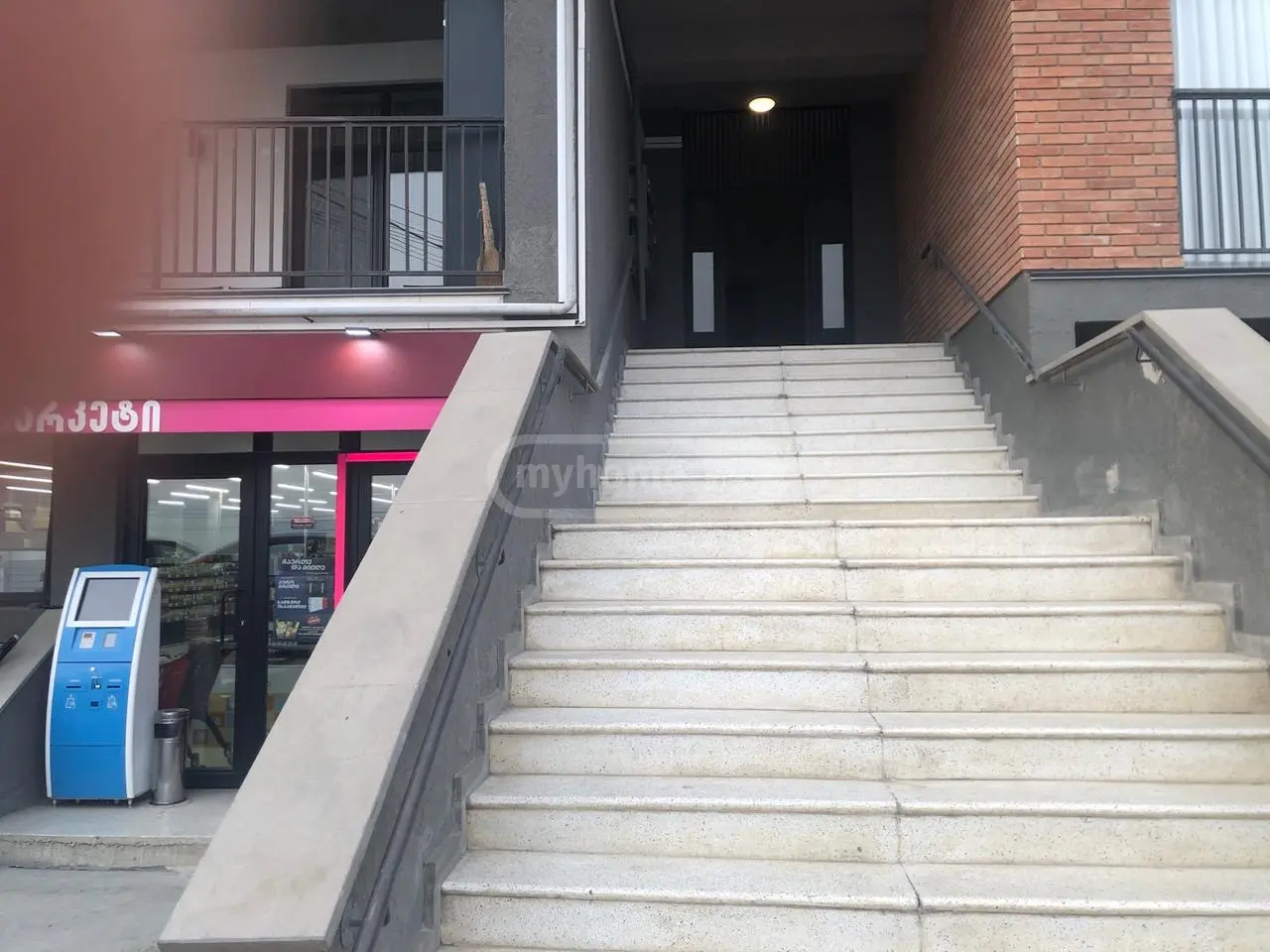 იყიდება 3 ოთახიანი  ბინა ლისის ტბაზე