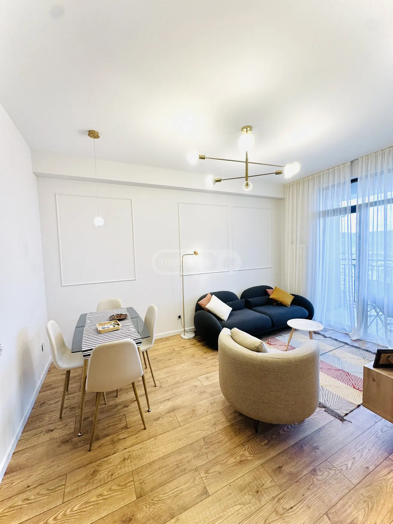 იყიდება 2 ოთახიანი  ბინა ლისის ტბაზე