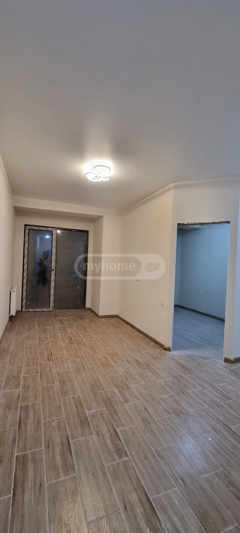 იყიდება 2 ოთახიანი  ბინა საბურთალოზე