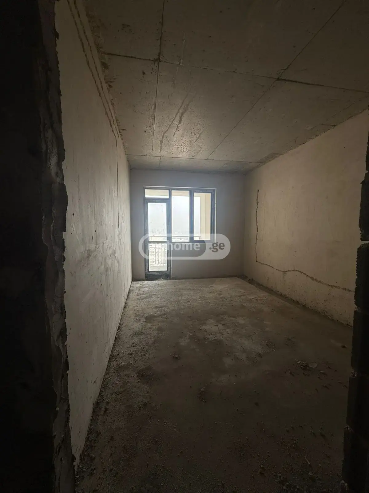 იყიდება 2 ოთახიანი  ბინა საბურთალოზე