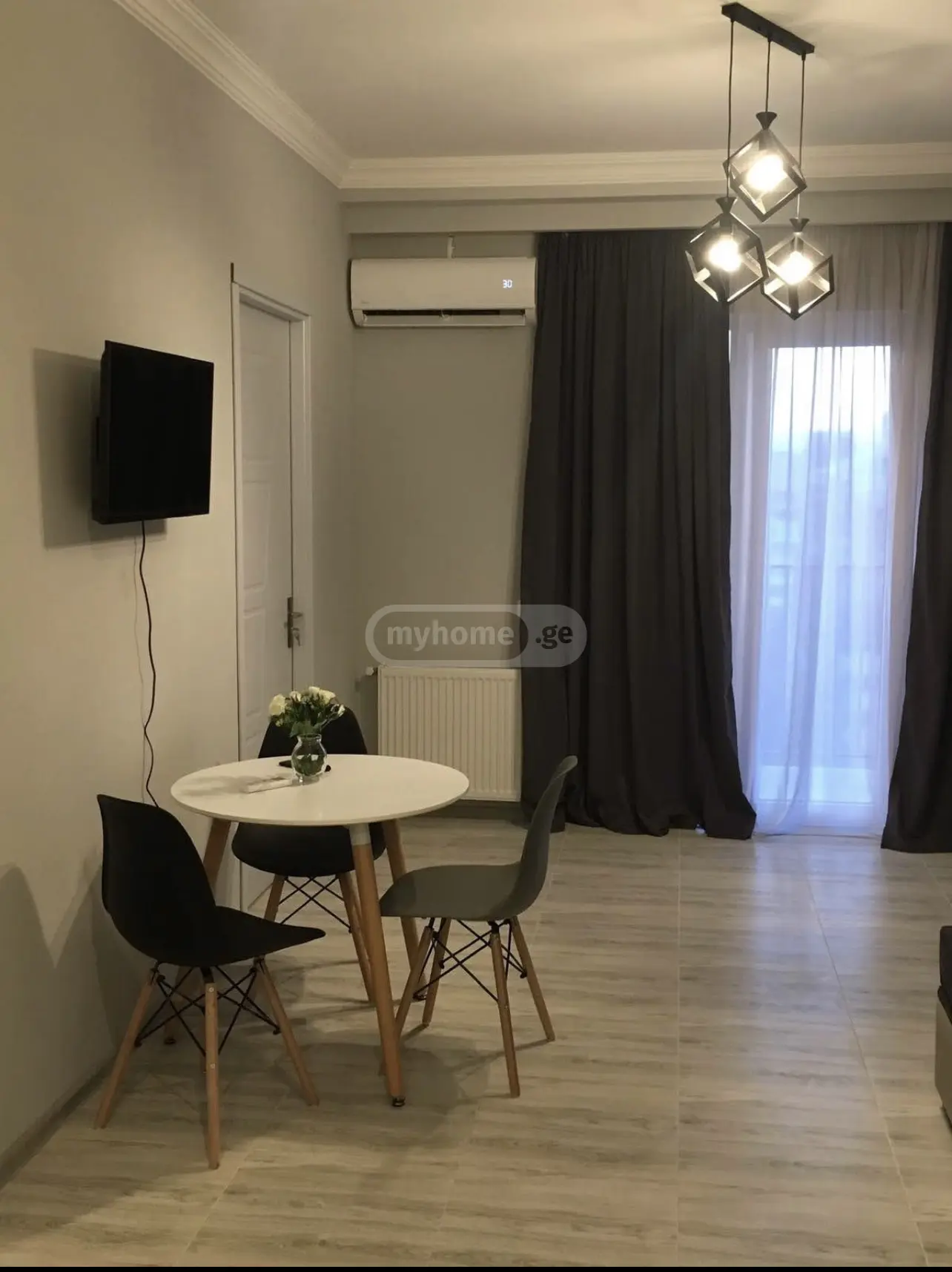 იყიდება 3 ოთახიანი  ბინა საბურთალოზე