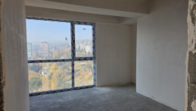 იყიდება 5 ოთახიანი  ბინა ლისის ტბაზე