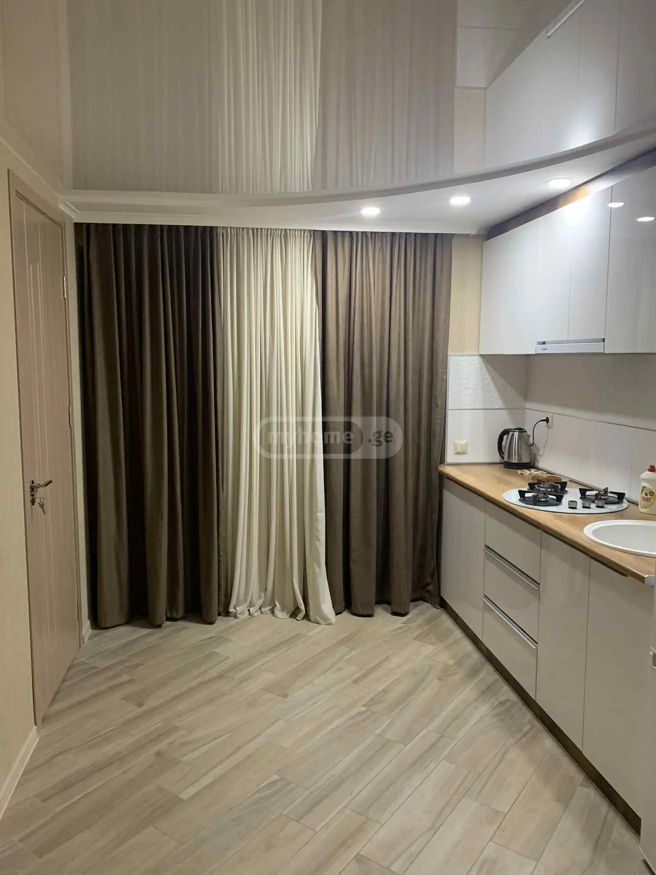 იყიდება 2 ოთახიანი  ბინა დიდუბეში