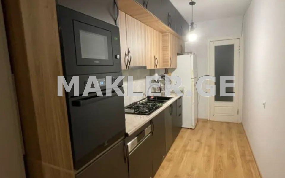  იყიდება 5 ოთახიანი  ბინა ნუცუბიძის პლატოზე  ბ.ჟღენტის ქუჩაზე 