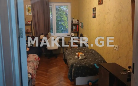  იყიდება 3 ოთახიანი  ბინა საბურთალოზე  ვაჟა-ფშაველას გამზირზე 