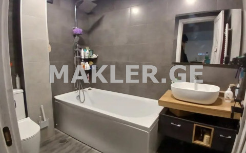  იყიდება 3 ოთახიანი  ბინა საბურთალოზე  ვაჟა-ფშაველას გამზირზე 