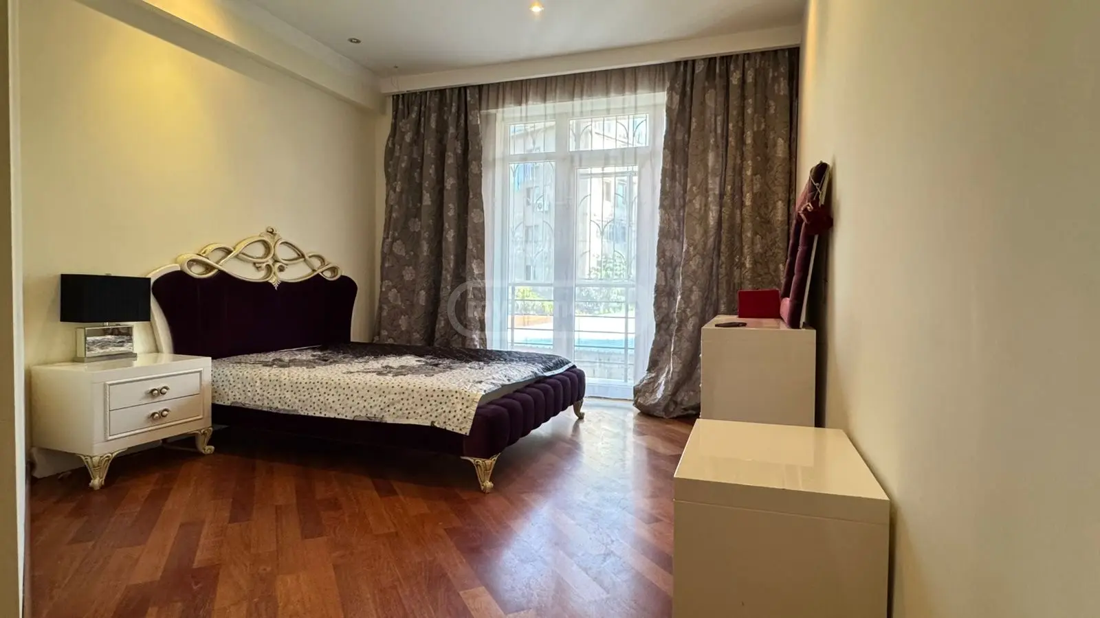  ქირავდება 2 ოთახიანი  ბინა საბურთალოზე  ვაჟა-ფშაველას გამზირზე 