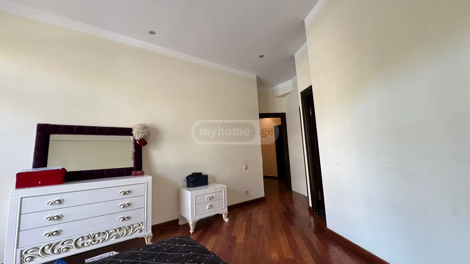  ქირავდება 2 ოთახიანი  ბინა საბურთალოზე  ვაჟა-ფშაველას გამზირზე 