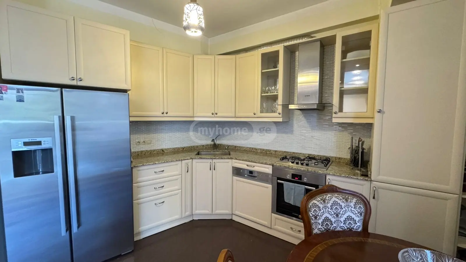  ქირავდება 2 ოთახიანი  ბინა საბურთალოზე  ვაჟა-ფშაველას გამზირზე 