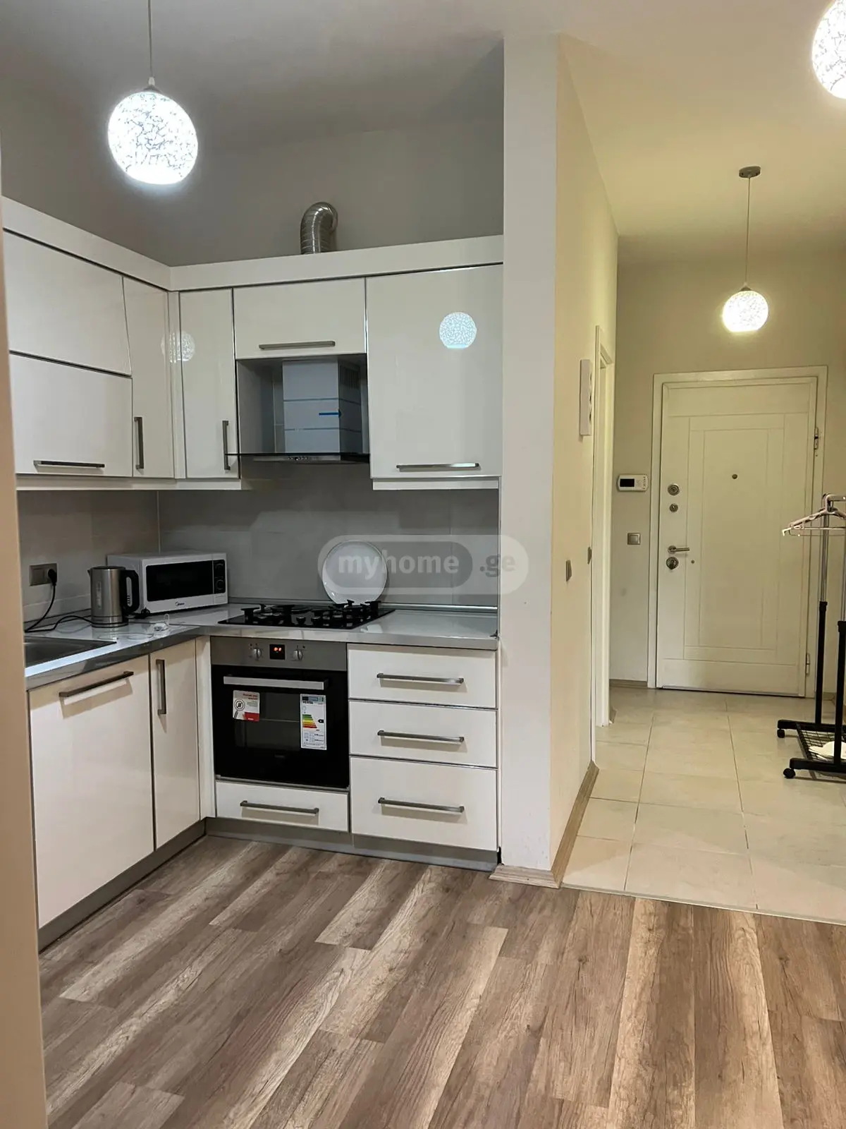  Сдаётся 2 комнатная  Квартира в Сабуртало  на ул.  Гурам фанджикидзе 