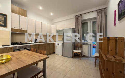  ქირავდება 3 ოთახიანი  ბინა ვაკეში  ირ. აბაშიძის ქუჩაზე 