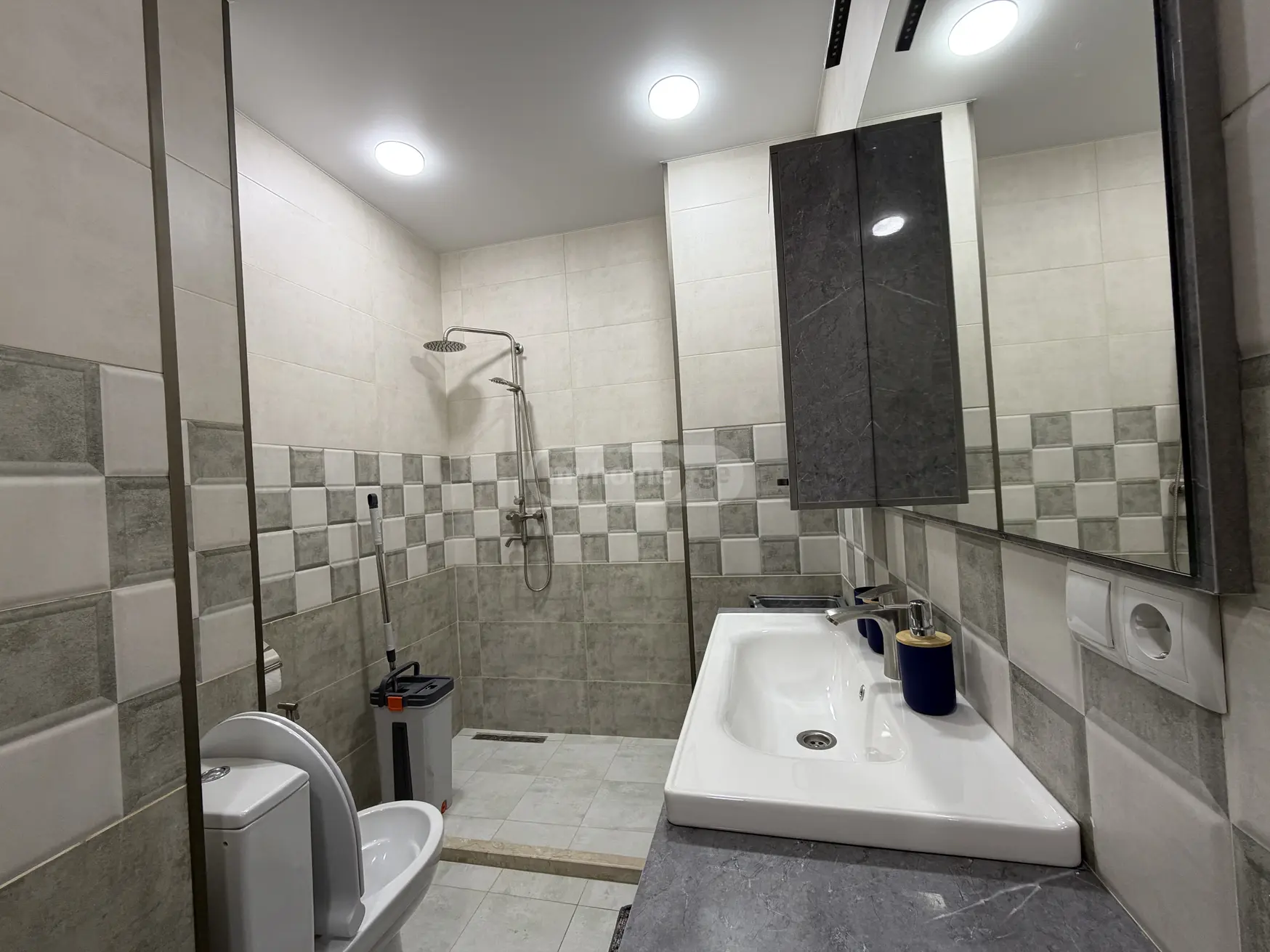  For Rent 2 room  Apartment in Vake dist.  in I. Chavchavadze Ave. 