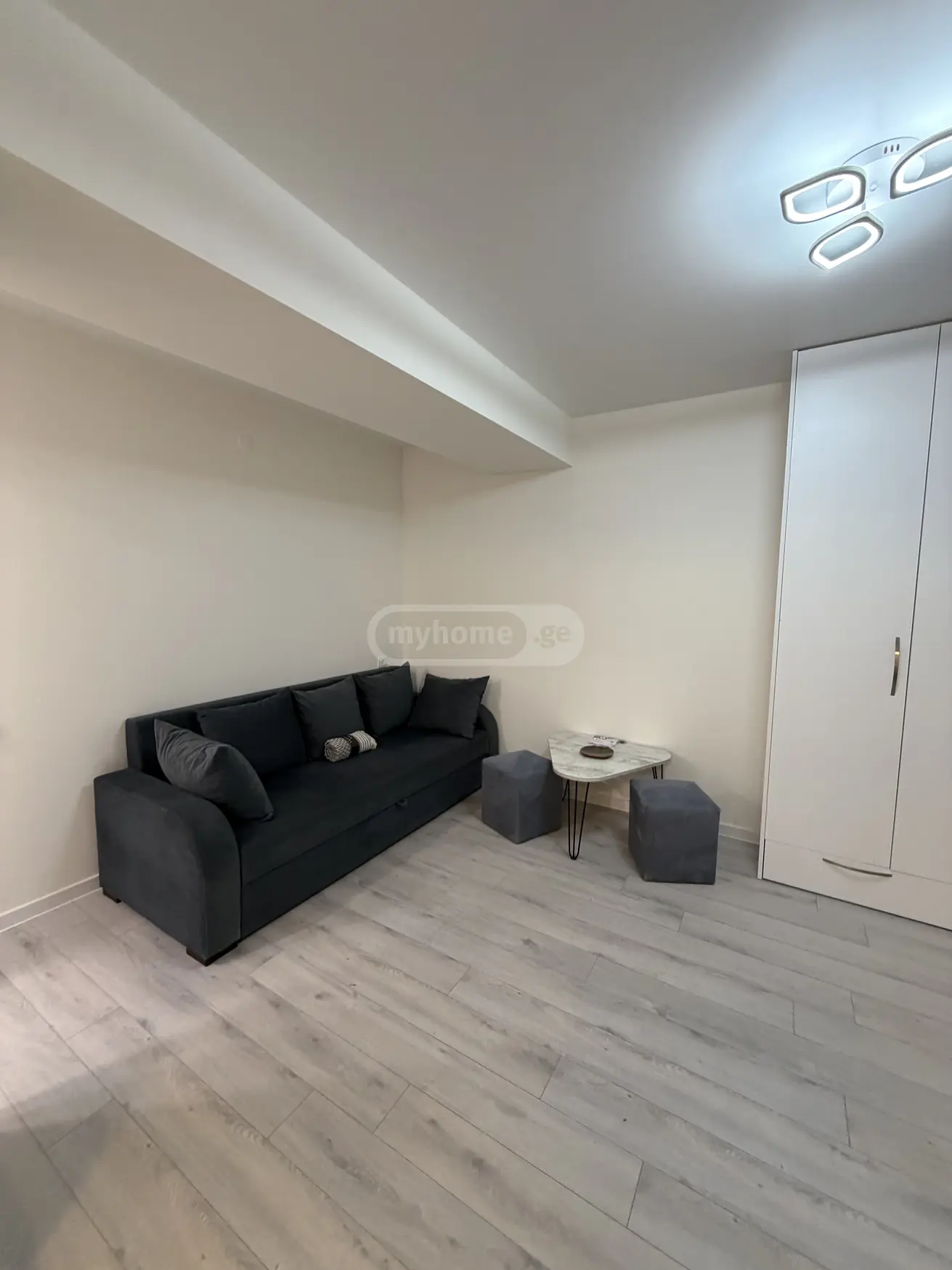  ქირავდება 2 ოთახიანი  ბინა ვაკეში  შატბერაშვილის ხევში 