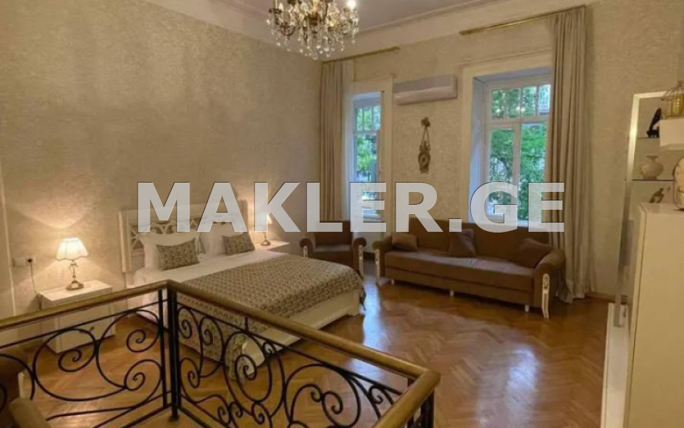  Satılık 3   Daire in Sololaki dist. (Old Tbilisi)  in L. Asatiani st. 