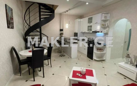  Satılık 3   Daire in Sololaki dist. (Old Tbilisi)  in L. Asatiani st. 