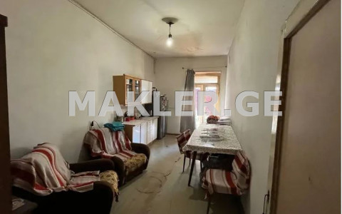  იყიდება 4 ოთახიანი  ბინა მთაწმინდაზე (ძველ თბილისში)  მტკვრის ქუჩაზე 