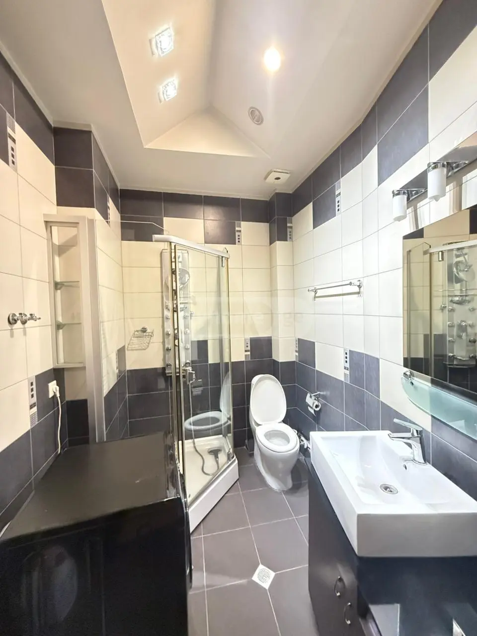  Satılık 3   Daire in Vera dist.  in Tarkhnishvili st. 