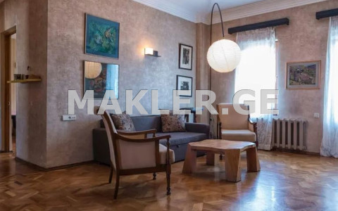  იყიდება 7 ოთახიანი  ბინა სოლოლაკში (ძველ თბილისში)  იეთიმ გურჯის ქუჩაზე 