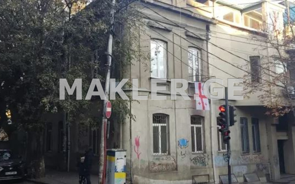  იყიდება 3 ოთახიანი  ბინა ვერაზე  ბელინსკის ქუჩაზე 