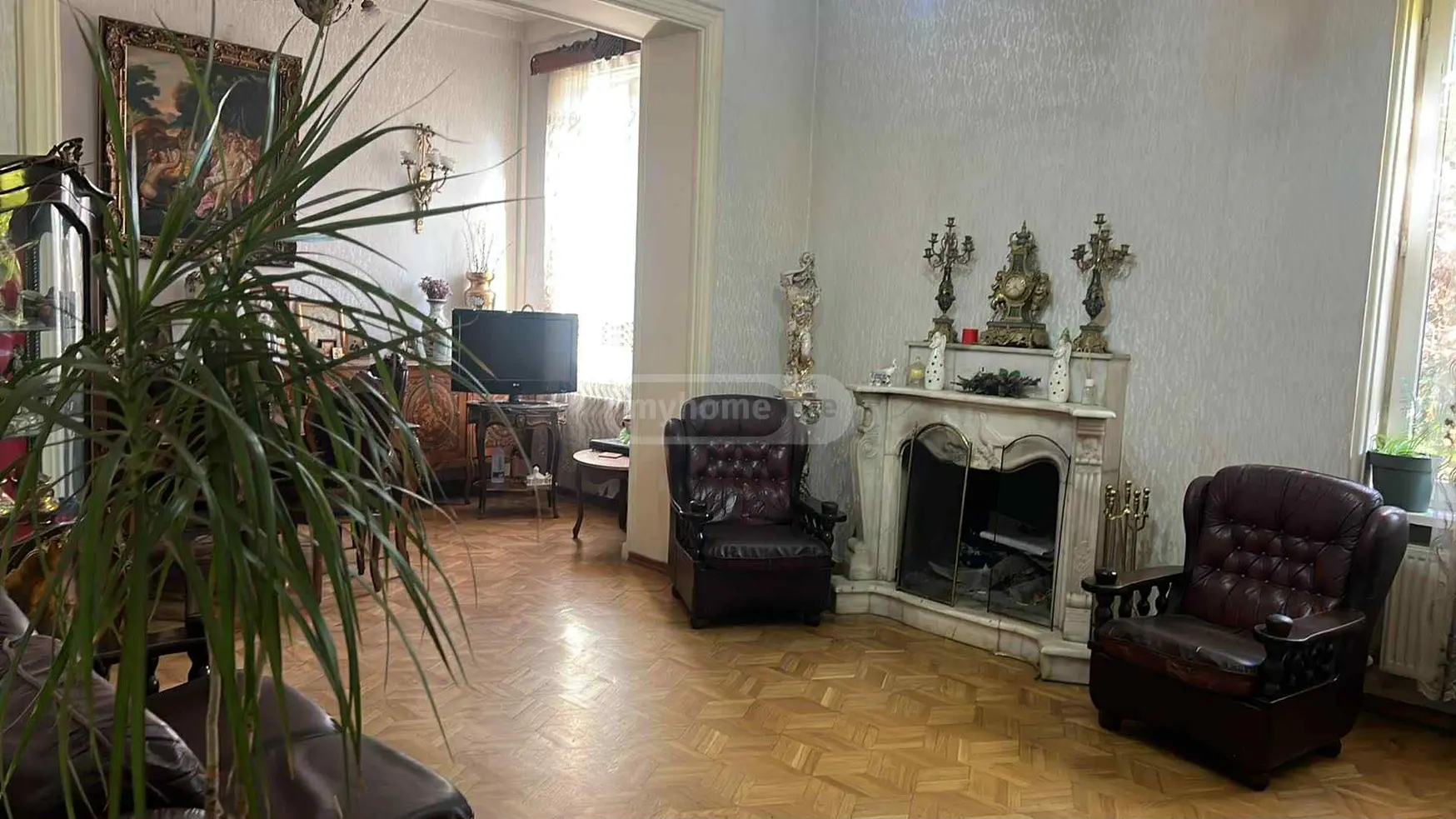  For Rent 5 room  Apartment in Mtatsminda dist. (Old Tbilisi)  in Amagleba turn 
