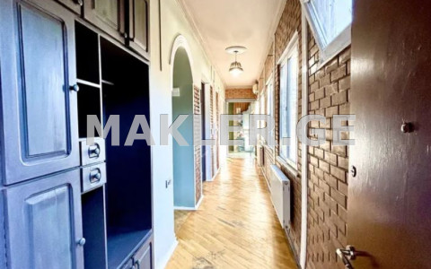  იყიდება 7 ოთახიანი  ბინა სოლოლაკში (ძველ თბილისში)  ახოსპირელის ქუჩაზე 