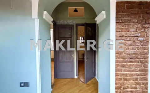  For Sale 7 room  Apartment in Sololaki dist. (Old Tbilisi)  in Akhospireli st. 