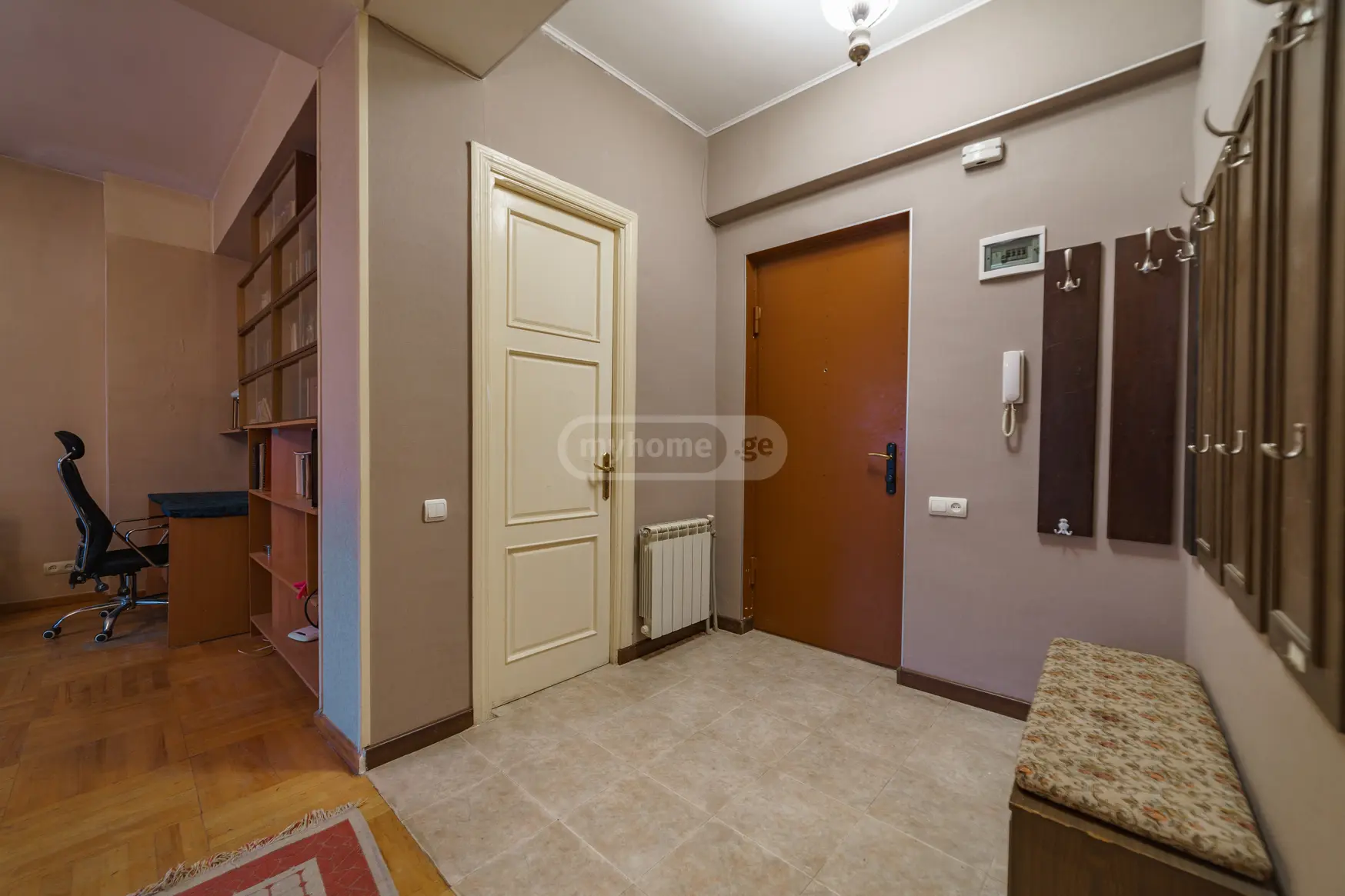  ქირავდება 3 ოთახიანი  ბინა ვერაზე  ერისთავ-ხოშტარიას ქუჩაზე 