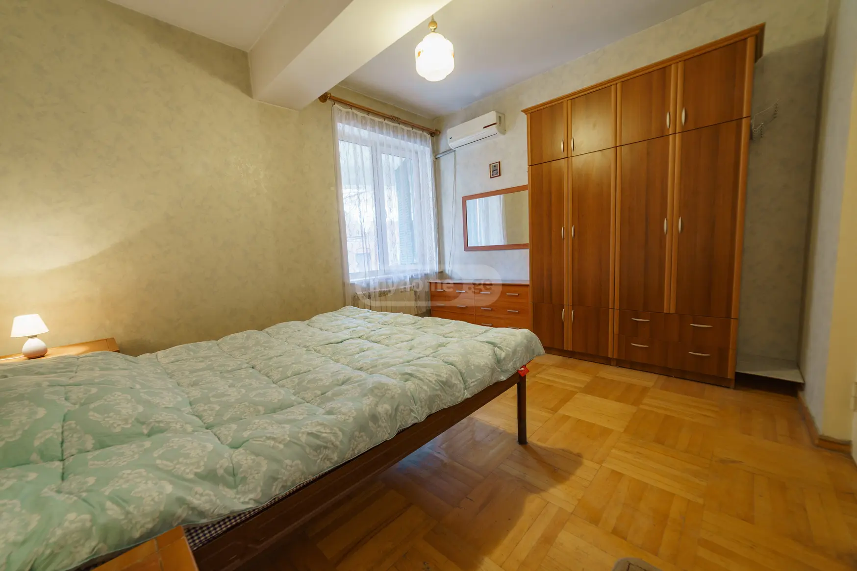  ქირავდება 3 ოთახიანი  ბინა ვერაზე  ერისთავ-ხოშტარიას ქუჩაზე 