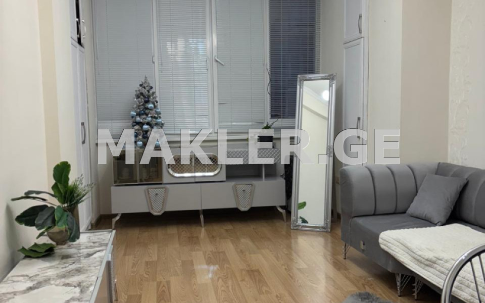  ქირავდება 5 ოთახიანი  ბინა საბურთალოზე  ბიძინა კვერნაძის ქუჩზე 