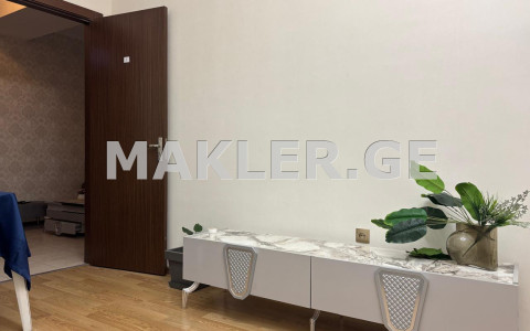  ქირავდება 5 ოთახიანი  ბინა საბურთალოზე  ბიძინა კვერნაძის ქუჩზე 