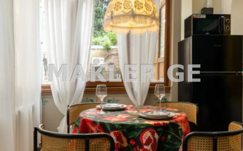  Satılık 4   Daire in Sololaki dist. (Old Tbilisi)  in Iashvili st. 