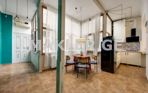  Satılık 4   Daire in Sololaki dist. (Old Tbilisi)  in Iashvili st. 