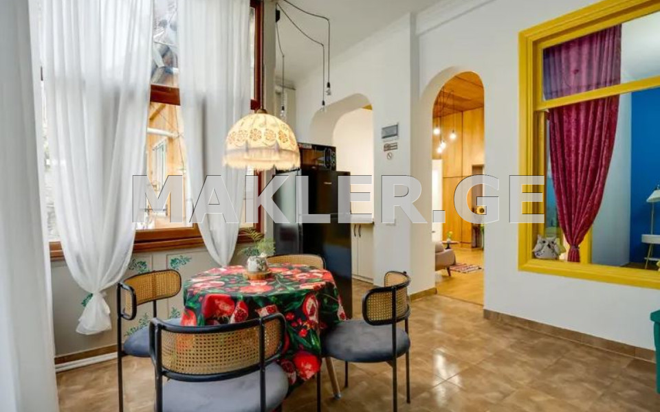  Satılık 4   Daire in Sololaki dist. (Old Tbilisi)  in Iashvili st. 