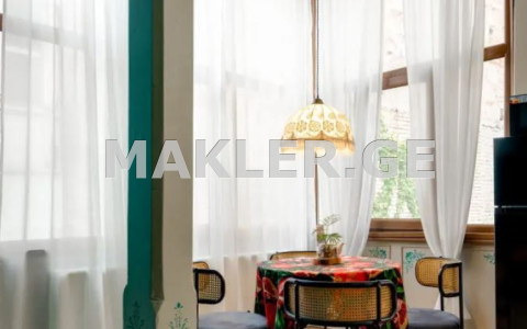  Satılık 4   Daire in Sololaki dist. (Old Tbilisi)  in Iashvili st. 