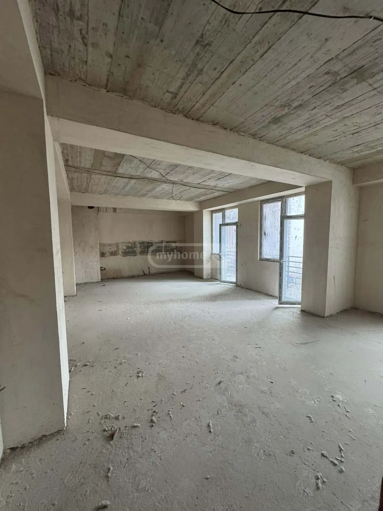  იყიდება 3 ოთახიანი  ბინა ვაკეში  ნ. ჟვანიას ქუჩაზე 