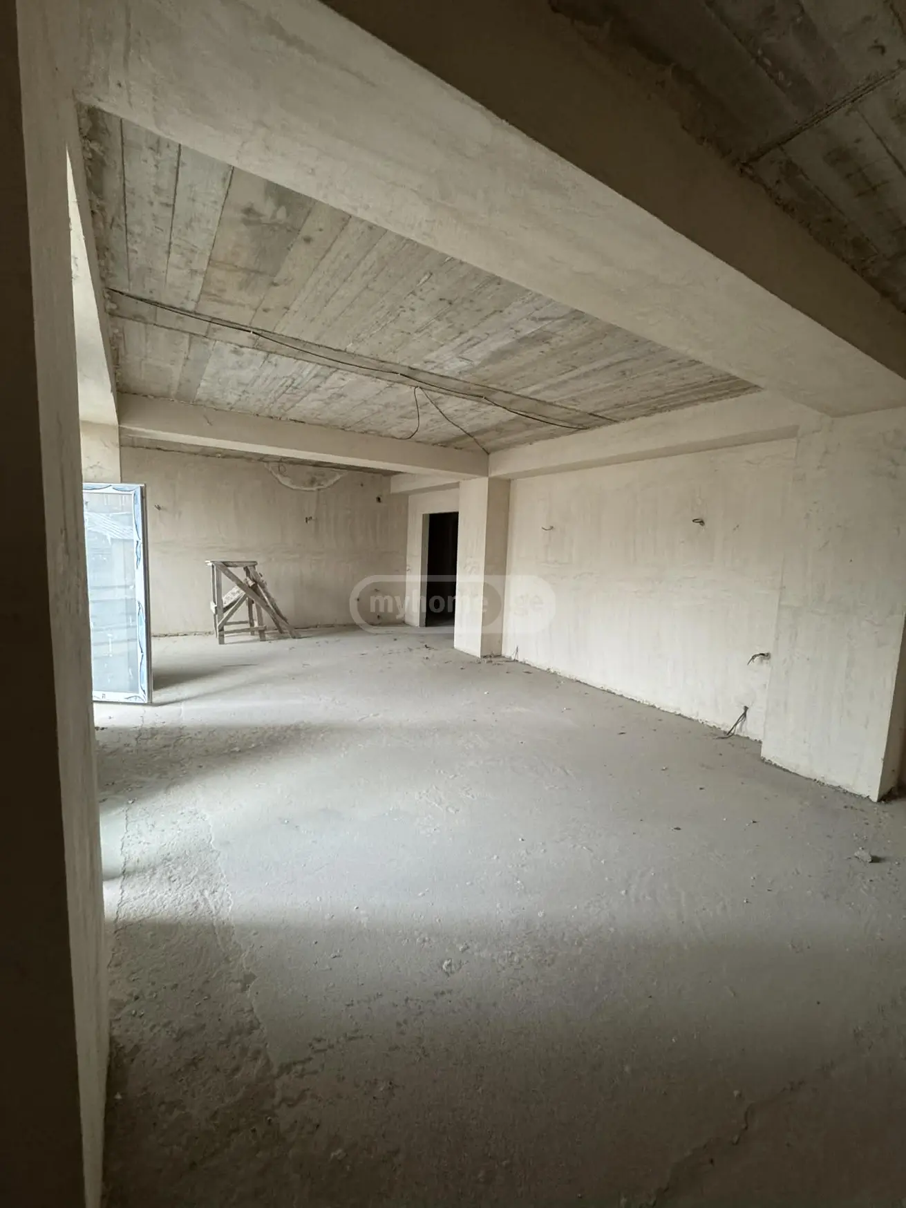  იყიდება 3 ოთახიანი  ბინა ვაკეში  ნ. ჟვანიას ქუჩაზე 