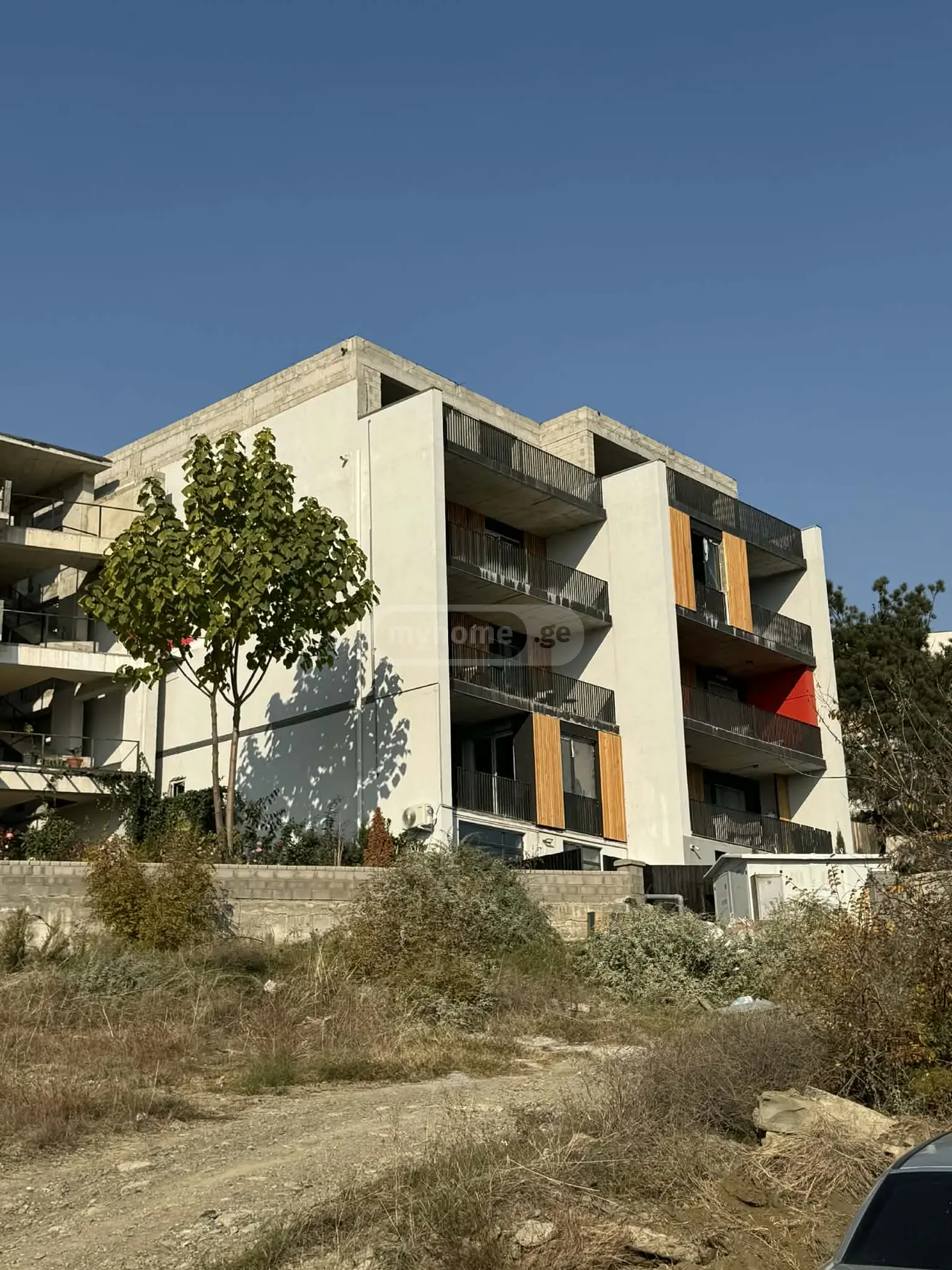  იყიდება 2 ოთახიანი  ბინა ლისის ტბაზე  ტოგო გუდავას ქუჩაზე 