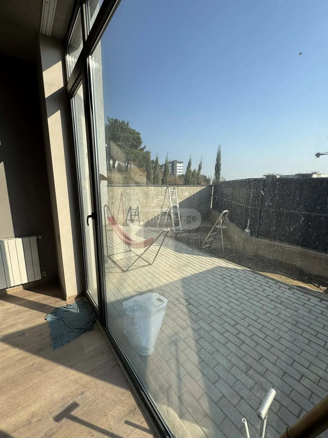  იყიდება 2 ოთახიანი  ბინა ლისის ტბაზე  ტოგო გუდავას ქუჩაზე 