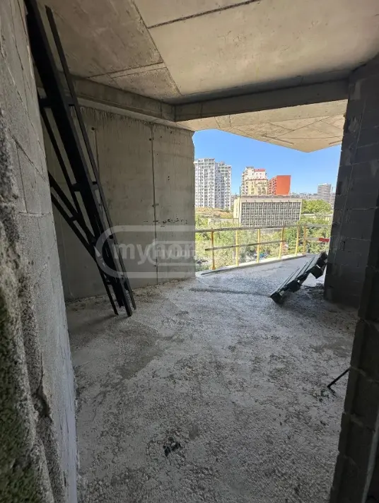  იყიდება მშენებარე ბინა საბურთალოზე  თამარაშვილის ქუჩაზე 