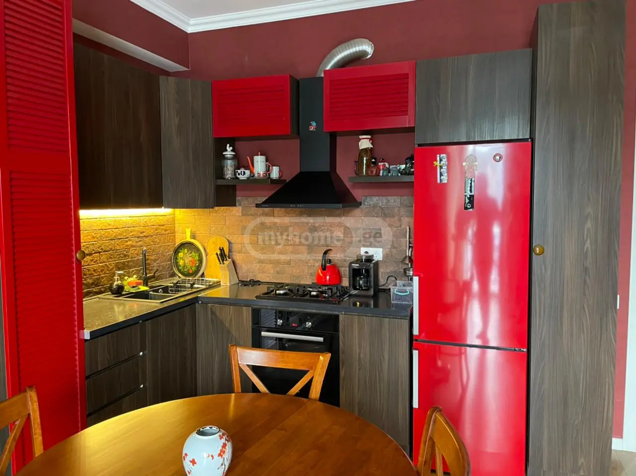  იყიდება 3 ოთახიანი  ბინა ვაკეში  ა.რაზმაძის ქუჩაზე 