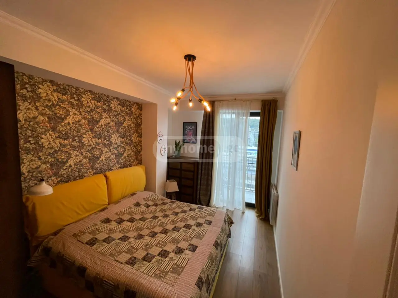  იყიდება 3 ოთახიანი  ბინა ვაკეში  ა.რაზმაძის ქუჩაზე 