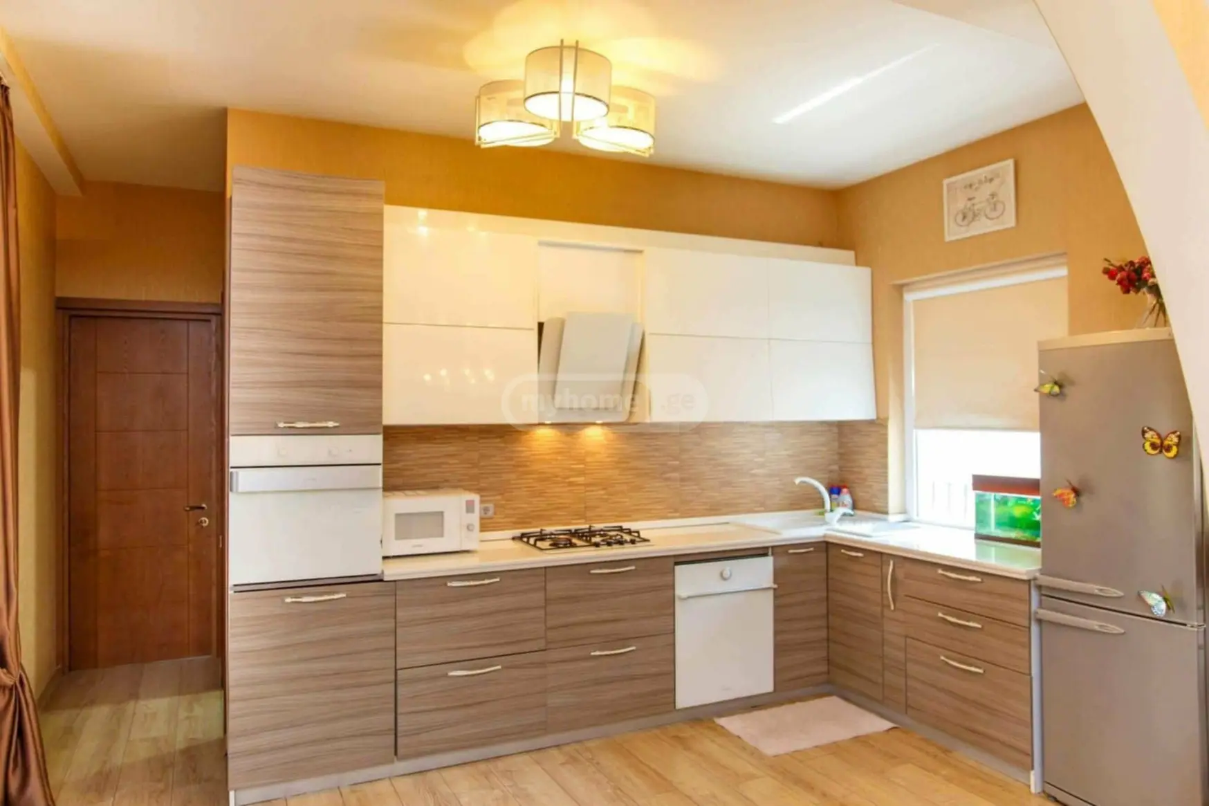  იყიდება 3 ოთახიანი  ბინა საბურთალოზე  ეულის ქუჩაზე 