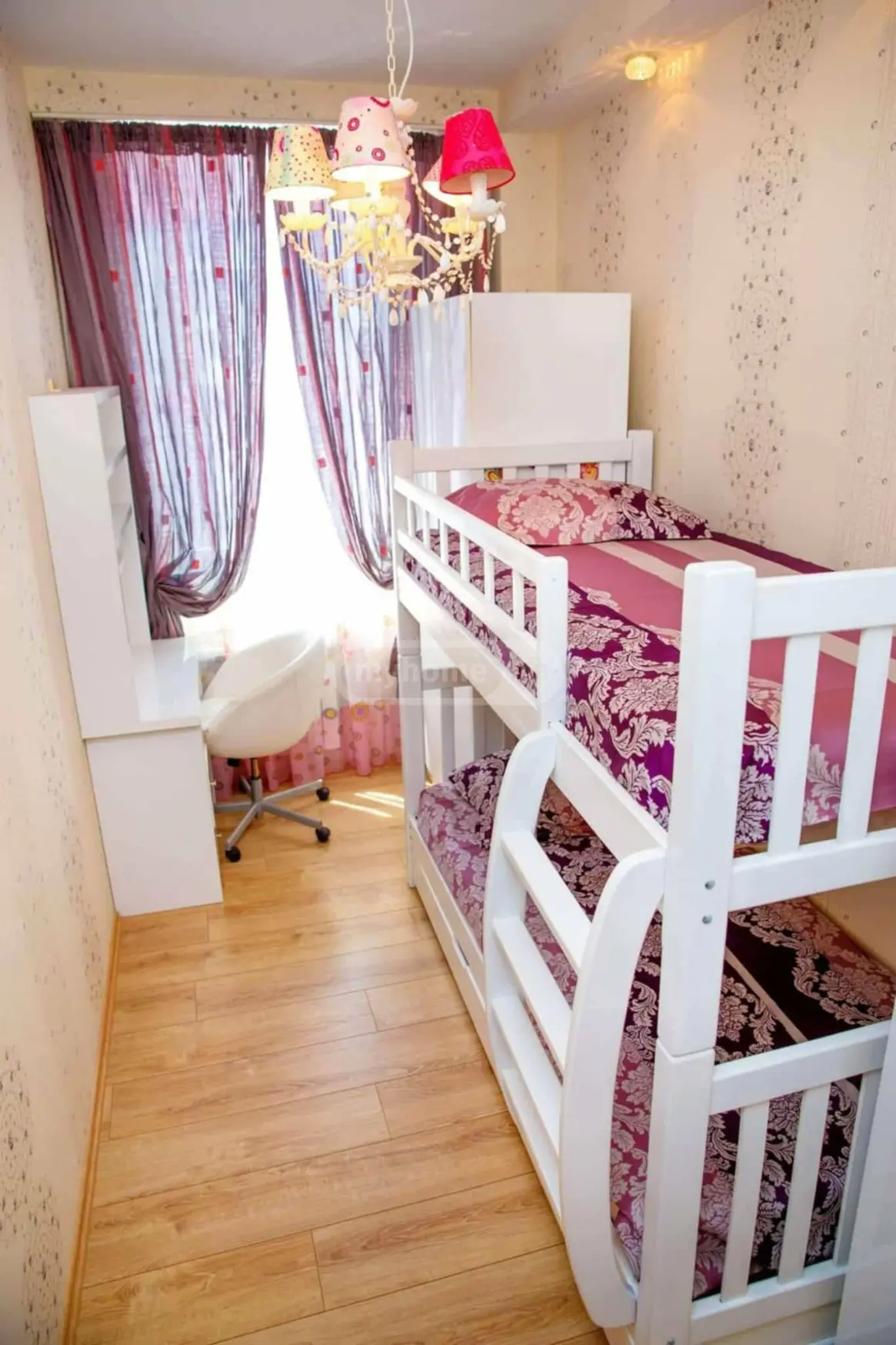  იყიდება 3 ოთახიანი  ბინა საბურთალოზე  ეულის ქუჩაზე 