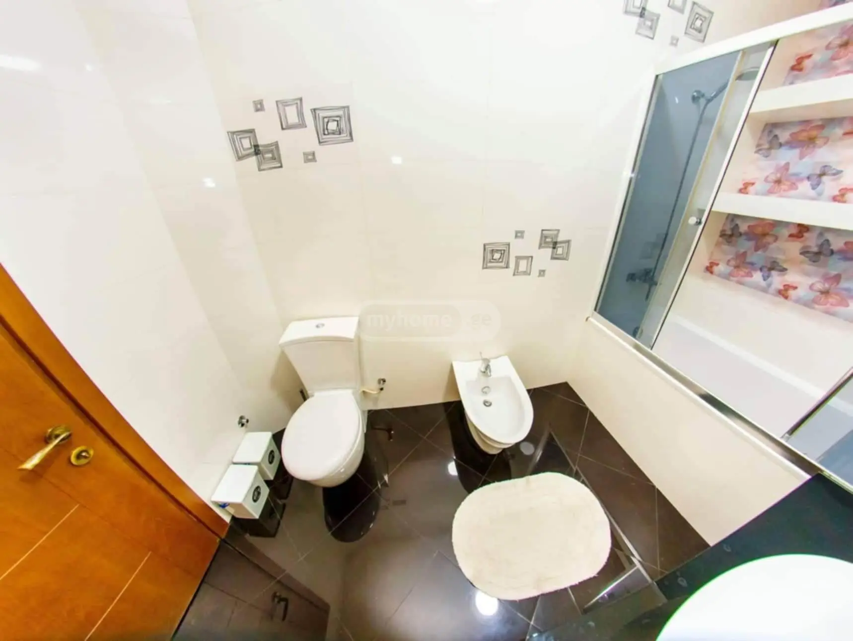  იყიდება 3 ოთახიანი  ბინა საბურთალოზე  ეულის ქუჩაზე 