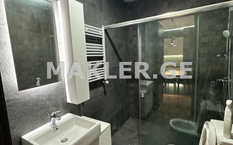  იყიდება 2 ოთახიანი  ბინა ვაკეში  ი. ჭავჭავაძის გამზ. 