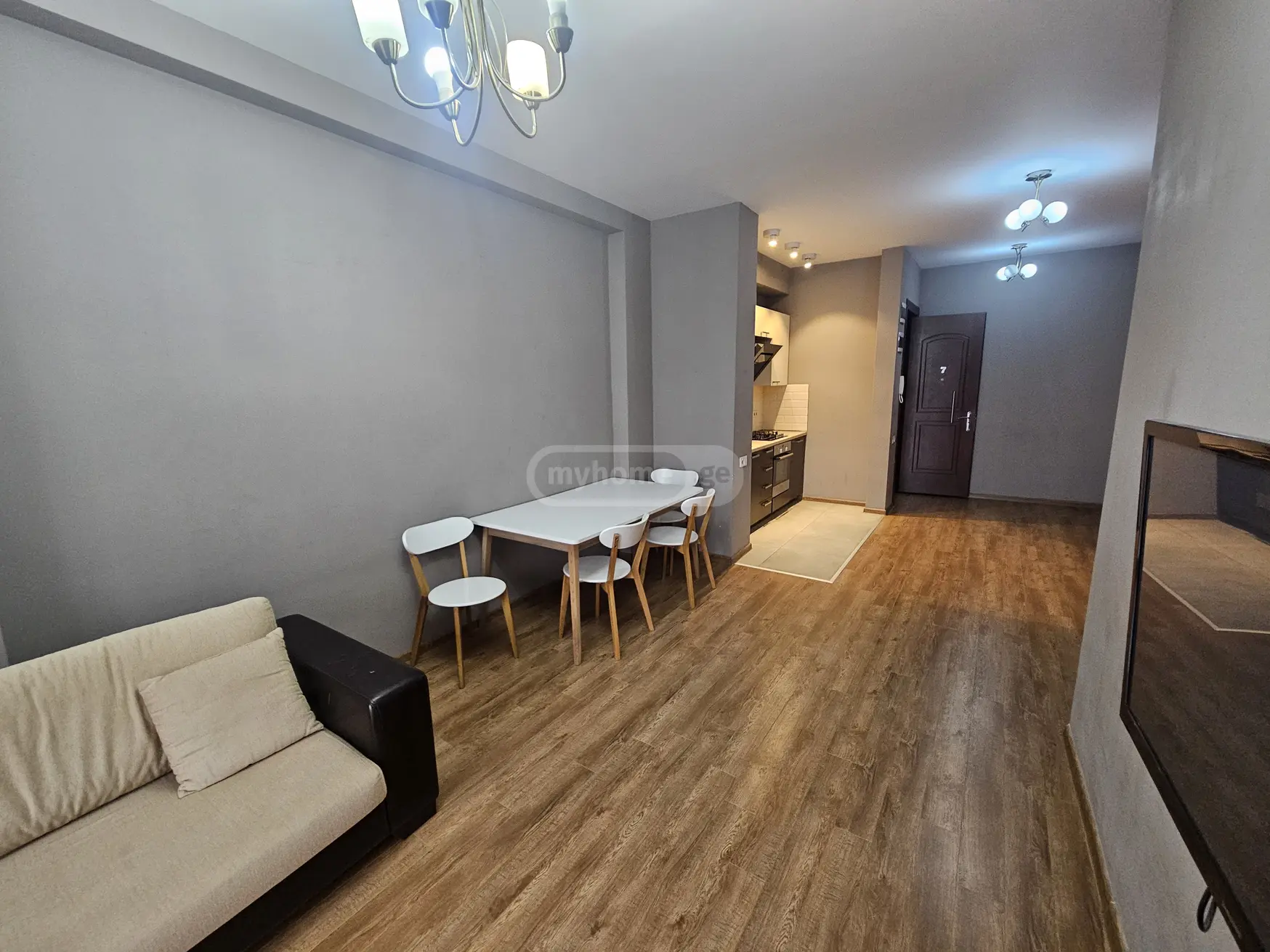  ქირავდება 3 ოთახიანი  ბინა ვაკეში  ნ. ჟვანიას ქუჩაზე 