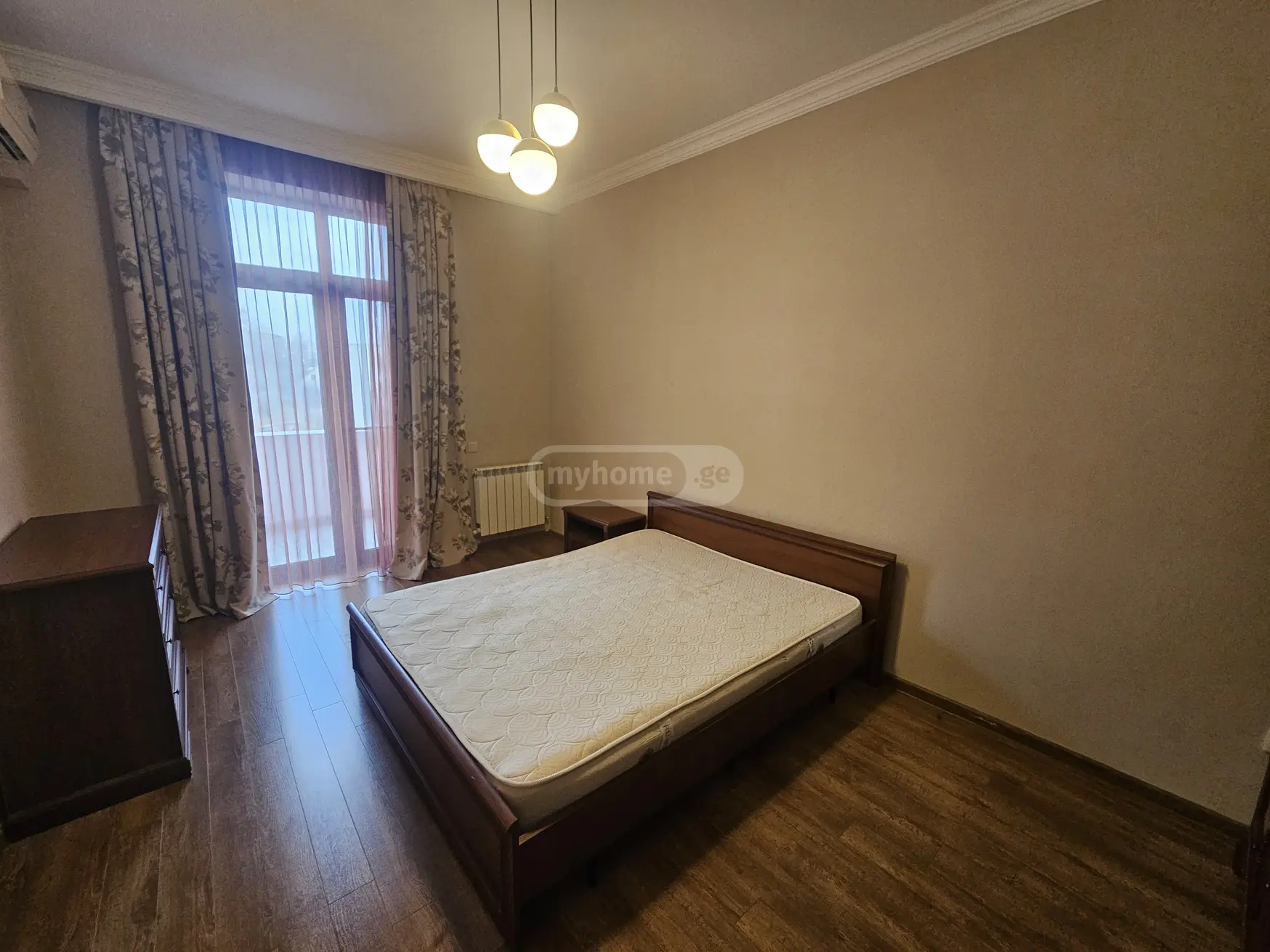  ქირავდება 3 ოთახიანი  ბინა ვაკეში  ნ. ჟვანიას ქუჩაზე 