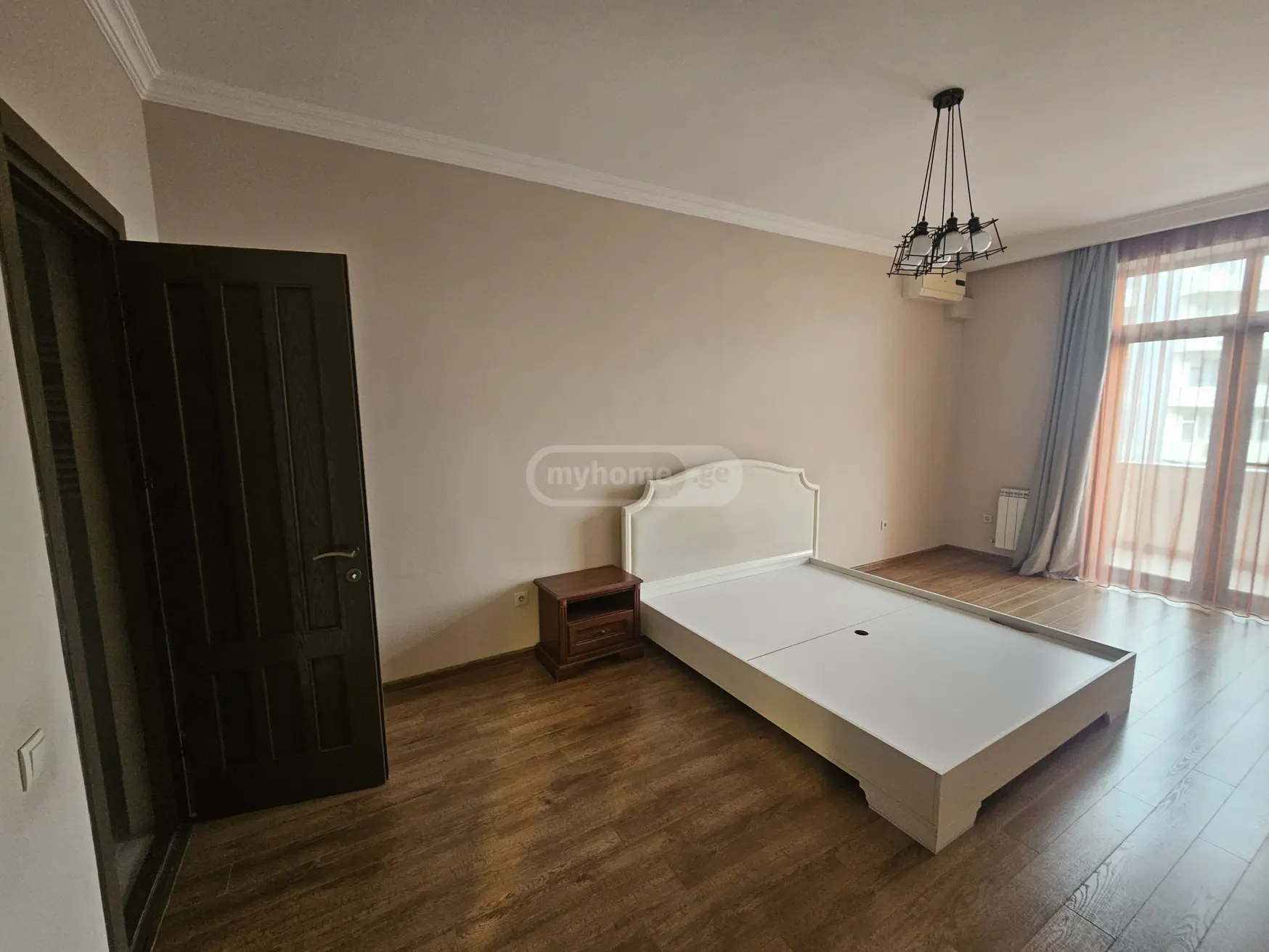  ქირავდება 3 ოთახიანი  ბინა ვაკეში  ნ. ჟვანიას ქუჩაზე 